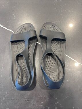 Crocs Serena Sandals - Lightweight Comfort Strappy Summer Shoes Black Slip On